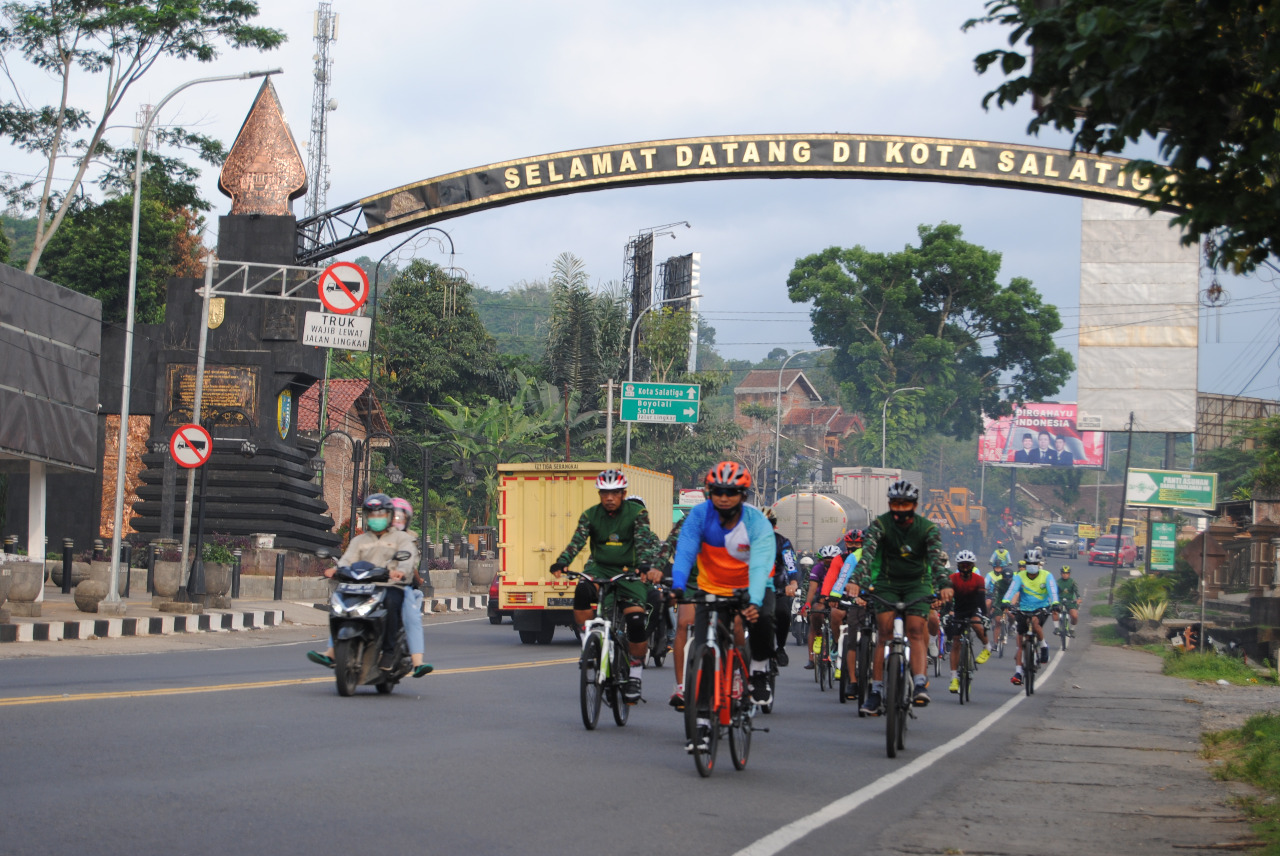 Jaga Kesehatan Dengan Olahraga, Prajurit Korem 073/MKT Laksanakan Sepeda Santai Bersama